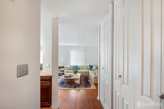 124 Park Gate Drive, Edison, NJ 08820