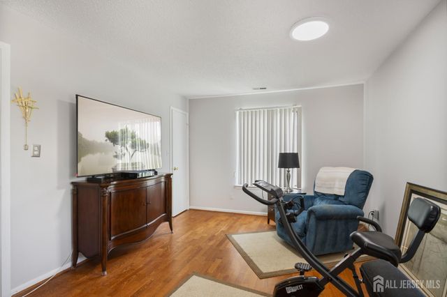 124 Park Gate Drive, Edison, NJ 08820