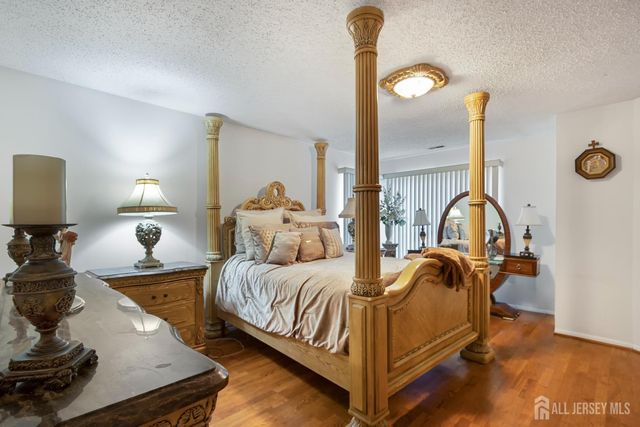 124 Park Gate Drive, Edison, NJ 08820