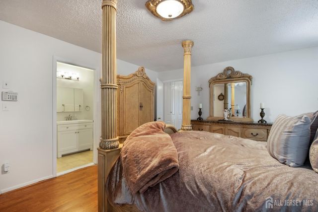 124 Park Gate Drive, Edison, NJ 08820