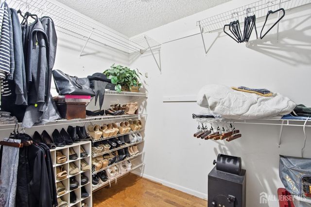 124 Park Gate Drive, Edison, NJ 08820