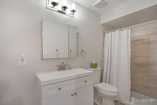 124 Park Gate Drive, Edison, NJ 08820