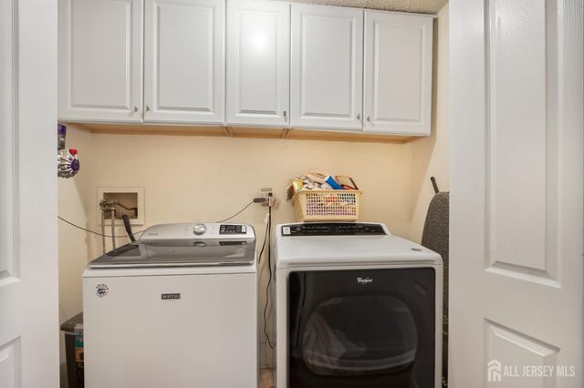 124 Park Gate Drive, Edison, NJ 08820