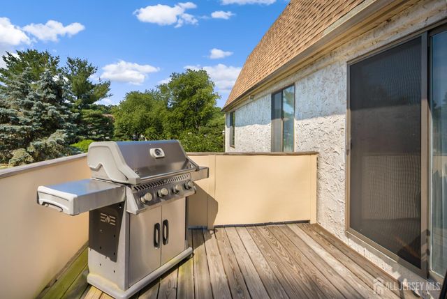 124 Park Gate Drive, Edison, NJ 08820