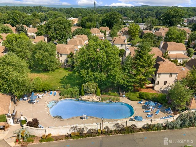 124 Park Gate Drive, Edison, NJ 08820
