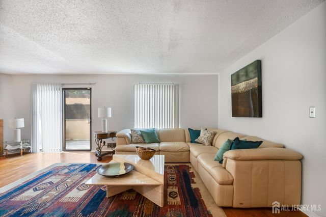 124 Park Gate Drive, Edison, NJ 08820