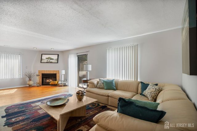 124 Park Gate Drive, Edison, NJ 08820