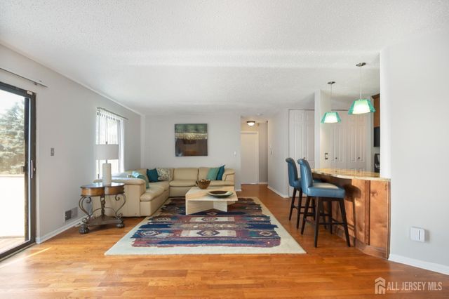 124 Park Gate Drive, Edison, NJ 08820