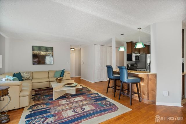 124 Park Gate Drive, Edison, NJ 08820