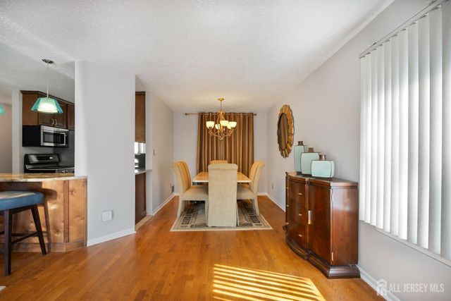 124 Park Gate Drive, Edison, NJ 08820