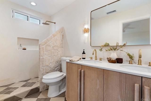 1916 Laurel Road, Oceanside, CA 92054