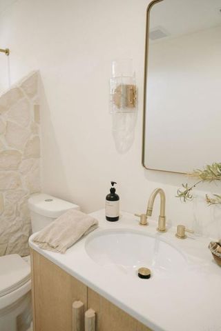 1916 Laurel Road, Oceanside, CA 92054