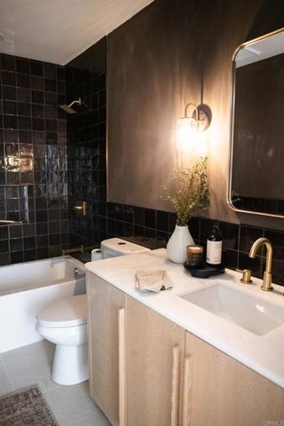 1916 Laurel Road, Oceanside, CA 92054