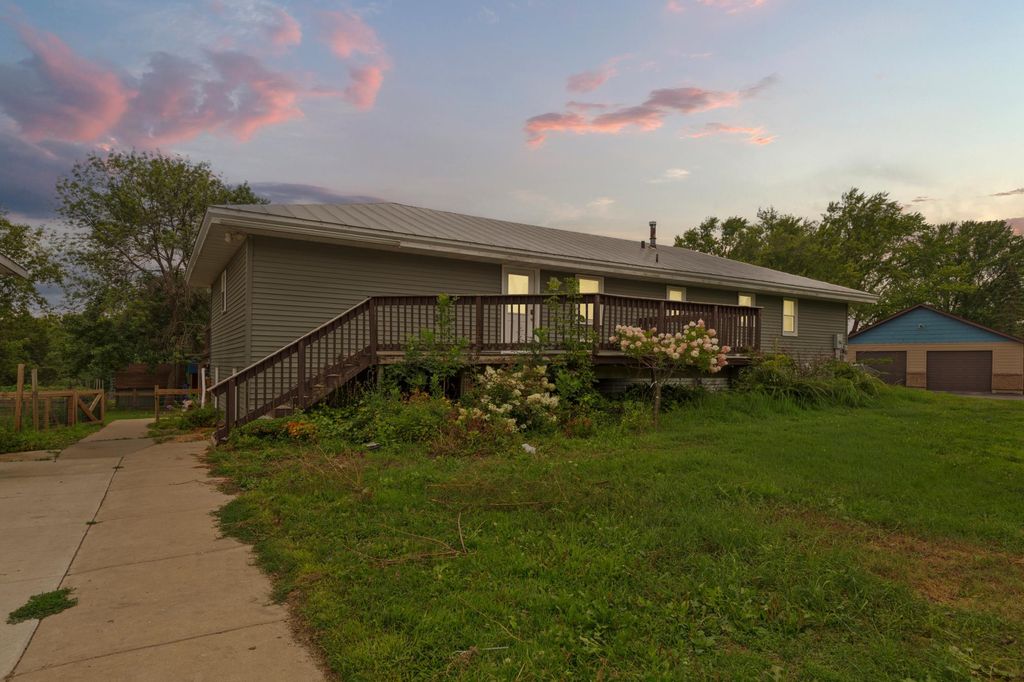 616 1st Street N, Montgomery, MN 56069 — exterior
