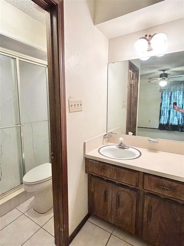 709 SW Chaucer Cir, Lawton, OK 73505