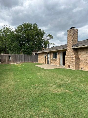 709 SW Chaucer Cir, Lawton, OK 73505