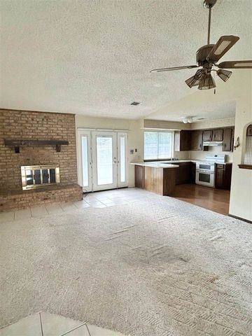 709 SW Chaucer Cir, Lawton, OK 73505
