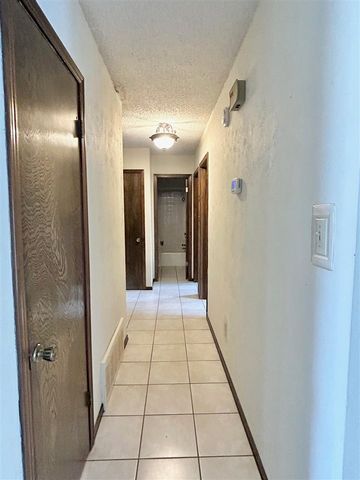 709 SW Chaucer Cir, Lawton, OK 73505