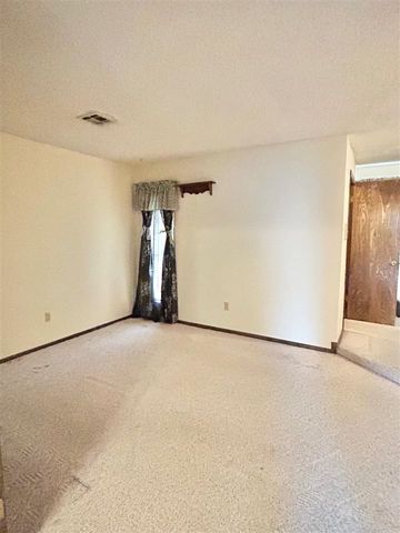 709 SW Chaucer Cir, Lawton, OK 73505