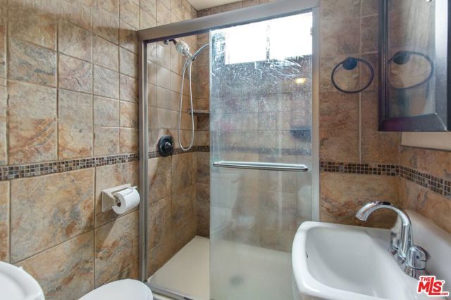 4713 Clinton Street, Los Angeles, CA 90004