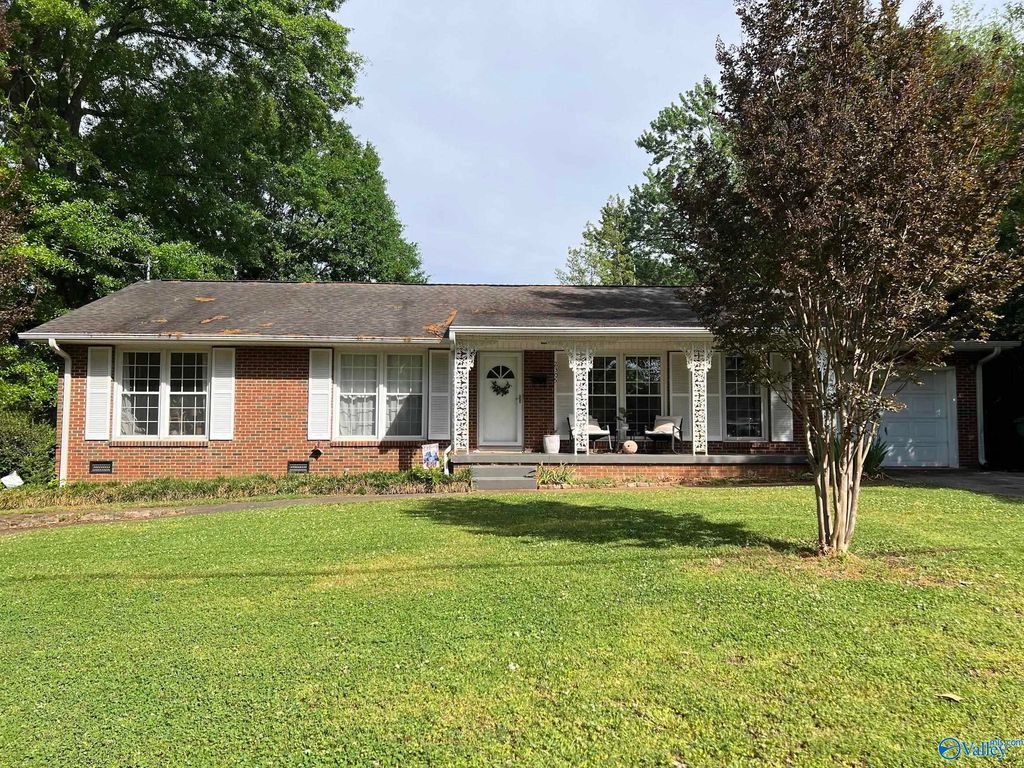 2305 Gladstone Drive NE, Huntsville, AL 35811