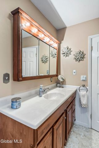 84 S Amherst Avenue, Colonie, NY 12304