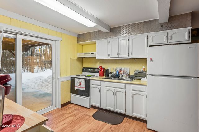 84 S Amherst Avenue, Colonie, NY 12304