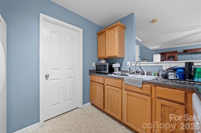 5041 Wallace Creek Lane, Charlotte, NC 28212