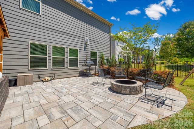 1041 Amberley Crossing Drive, Belmont, NC 28012