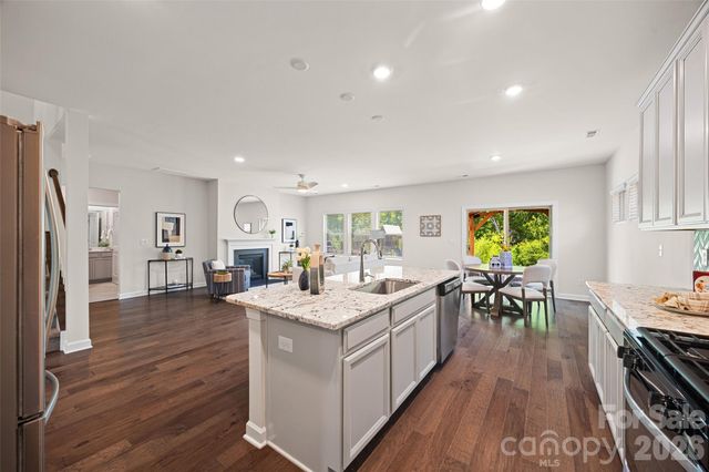 1041 Amberley Crossing Drive, Belmont, NC 28012