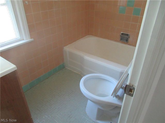 5095 Edenhurst Road, Lyndhurst, OH 44124