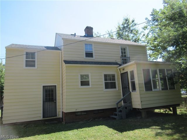 5095 Edenhurst Road, Lyndhurst, OH 44124