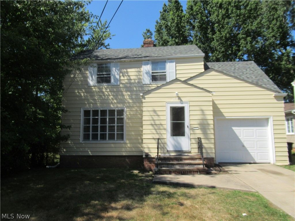 5095 Edenhurst Road, Lyndhurst, OH 44124