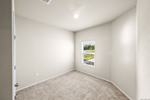 7663 Stud Dr., Elmendorf, TX 78112