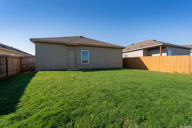 7663 Stud Dr., Elmendorf, TX 78112