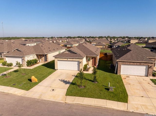 7663 Stud Dr., Elmendorf, TX 78112