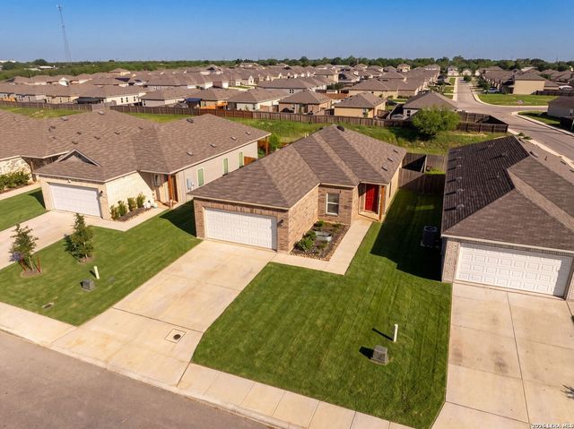 7663 Stud Dr., Elmendorf, TX 78112