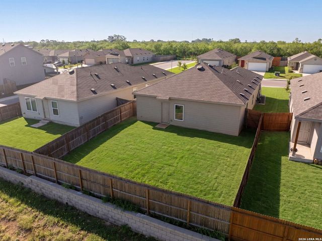 7663 Stud Dr., Elmendorf, TX 78112