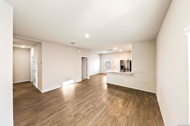 7663 Stud Dr., Elmendorf, TX 78112