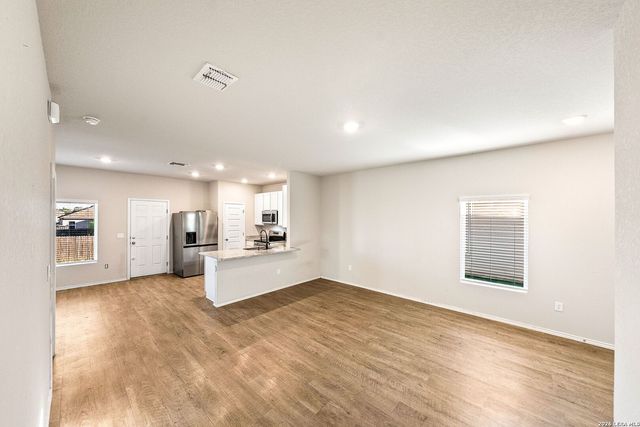7663 Stud Dr., Elmendorf, TX 78112