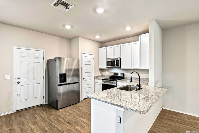 7663 Stud Dr., Elmendorf, TX 78112