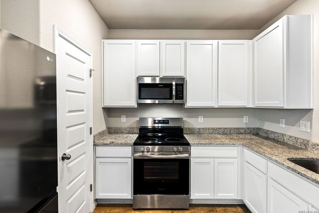 7663 Stud Dr., Elmendorf, TX 78112