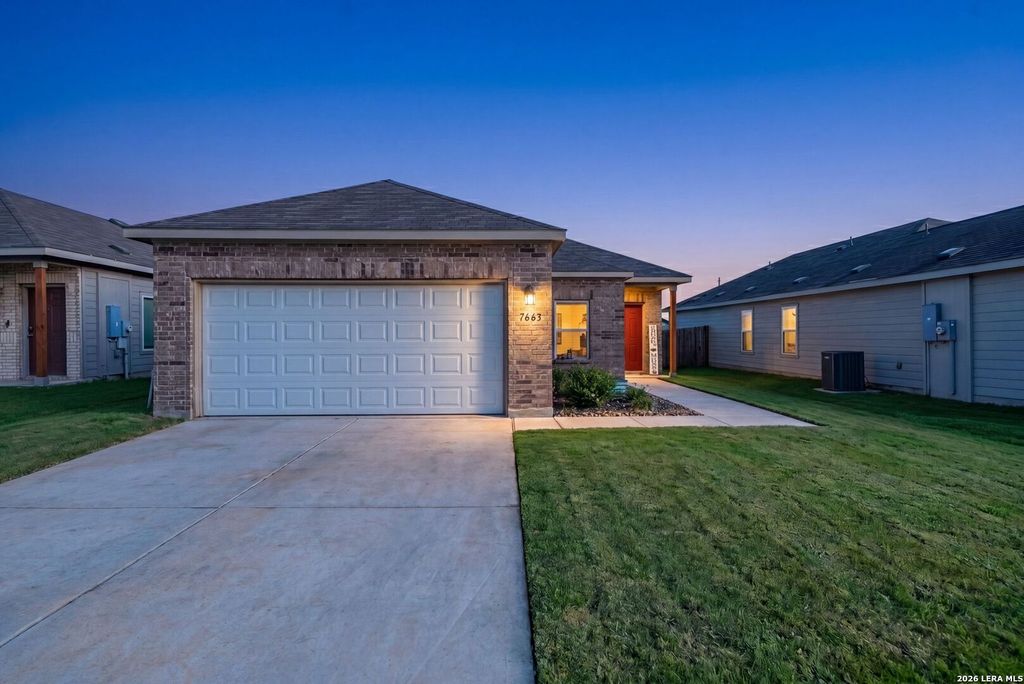 7663 Stud Dr., Elmendorf, TX 78112