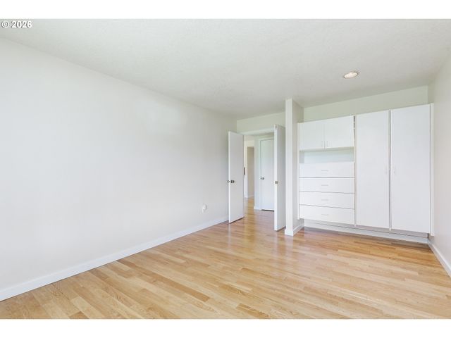 10480 Sw HIGHLAND Dr, Portland, OR 97224