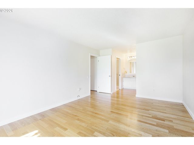 10480 Sw HIGHLAND Dr, Portland, OR 97224