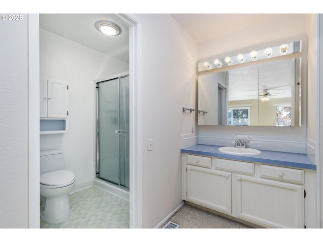 10480 Sw HIGHLAND Dr, Portland, OR 97224
