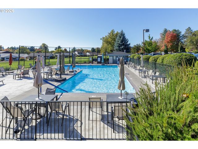 10480 Sw HIGHLAND Dr, Portland, OR 97224