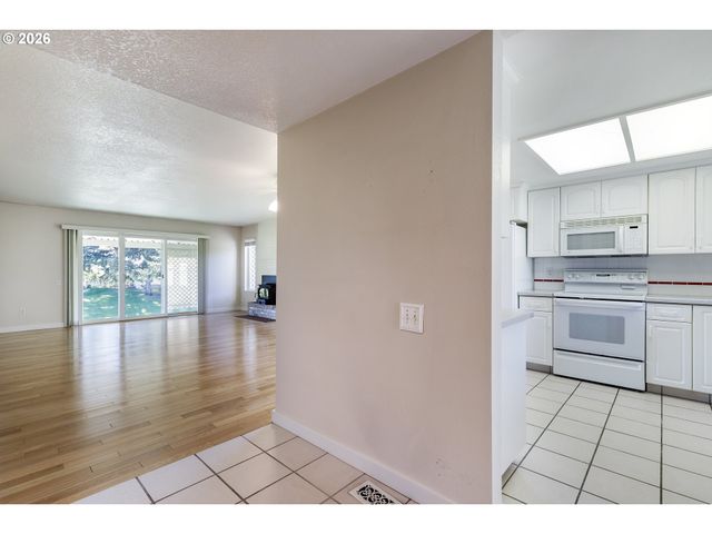 10480 Sw HIGHLAND Dr, Portland, OR 97224