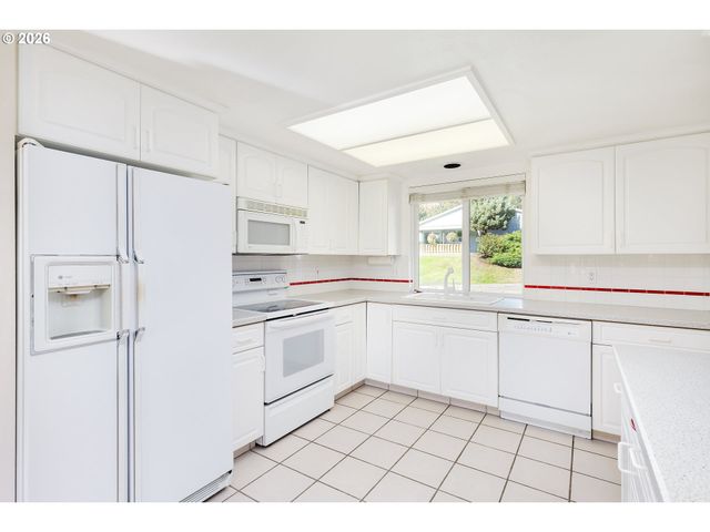 10480 Sw HIGHLAND Dr, Portland, OR 97224