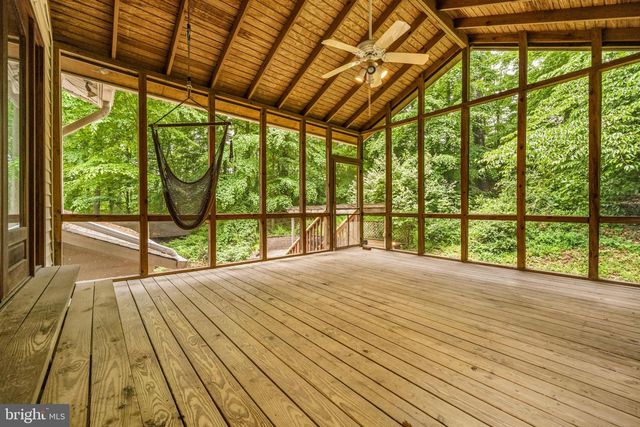 8016 LAKE DR, Manassas, VA 20111